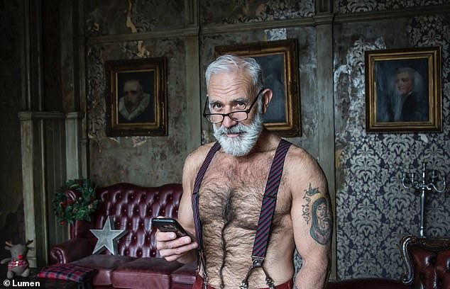 Bất ngờ phát hiện nhiều phụ nữ “thích thầm”... “ông già Noel” - 1