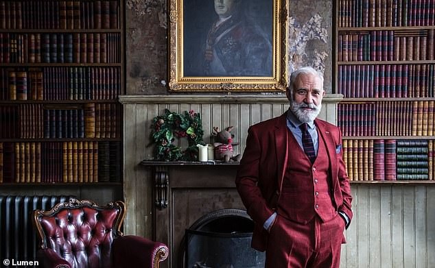 Bất ngờ phát hiện nhiều phụ nữ “thích thầm”... “ông già Noel” - 2