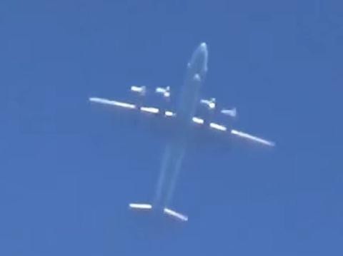 Nga sắp đánh lớn tại Idlib? - 1
Máy bay Il-20 xuất hiện trên bầu trời Idlib.