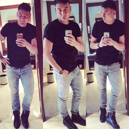 Gu thời trang đơn giản cũng được Văn Lâm ưa chuộng.