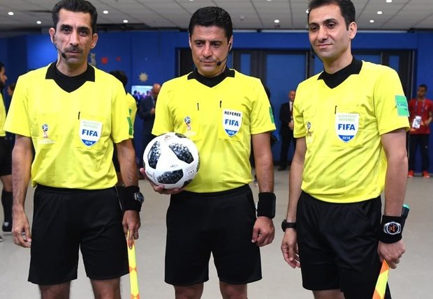 Lộ danh tính trọng tài bắt chung kết AFF Cup 2018 tại Mỹ Đình - 1
Trọng tài chính Alireza Faghani (giữa) và hai trợ lý