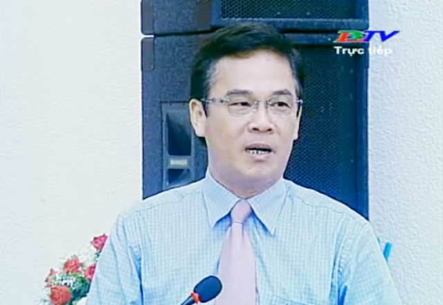 Bạc Liêu: 5 năm vẫn loay hoay xác định ranh giới 2 dự án đường và khu tái định cư! - 1 Ông Lưu Hoàng Ly- Chủ tịch UBND TP Bạc Liêu thừa ủy quyền của UBND tỉnh trả lời chất vấn.
