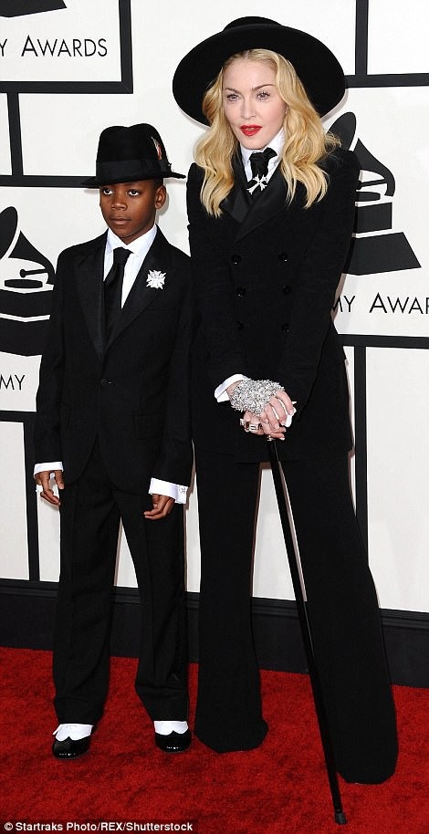 
Madonna dự kiến định cư ở Bồ Đào Nha để con trai nuôi David theo học học viện bóng đá tại đây và phát triển sự nghiệp đá bóng trong tương lai
