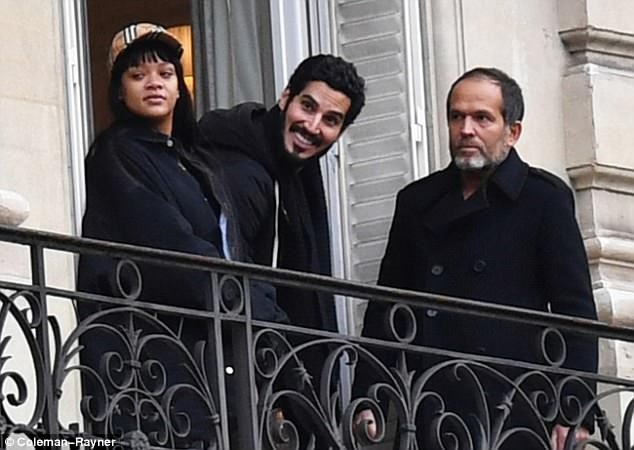 Rihanna và hình ảnh hiếm hoi bên bạn trai đại gia - 3
Rihanna và thương gia Hassan Jameel hò hẹn từ năm ngoái và giữ kín mối quan hệ tình cảm của mình