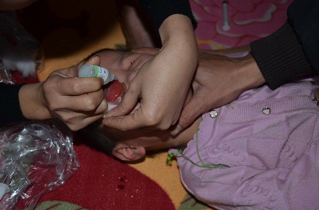 Nghẹn đắng tình cảnh của bé gái 3 tuổi mắc ung thư võng mạc - 1
Bé Vũ Thanh Hà bị ung thư võng mạc