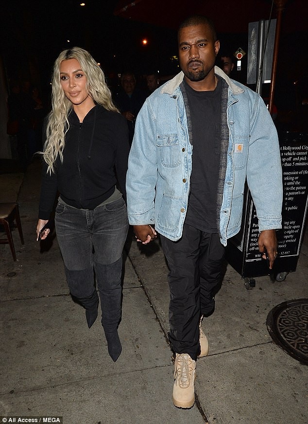Kim Kardashian đón con thứ 3 nhờ phương pháp mang thai hộ - 3
Tờ Closer đưa tin, Kim đã chi hơn 500 nghìn USD để sắm hàng loạt đồ dùng, đồ chơi cho con gái mới chào đời