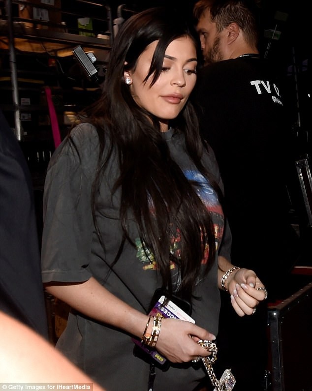 Kylie Jenner sẽ sinh con trong vài tuần tới - 4
Cô gái 19 tuổi giữ kín chuyện đời tư và không hề chia sẻ với báo giới từ khi có bầu