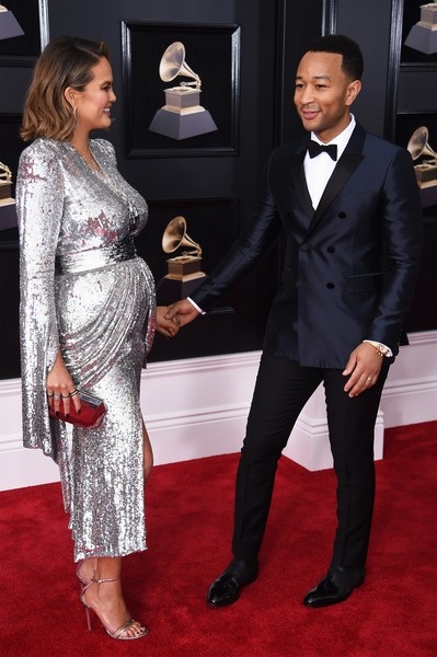 Chrissy Teigen hào hứng đón đứa con thứ 2 - 7
Teigein và chồng dự lễ trao giải Grammy hôm thứ 2 vừa qua. Teigen nói, cô rất hâm mộ Beyonce và gần như đã quỳ gối trước diva xinh đẹp và gọi Beyonce là nữ hoàng...