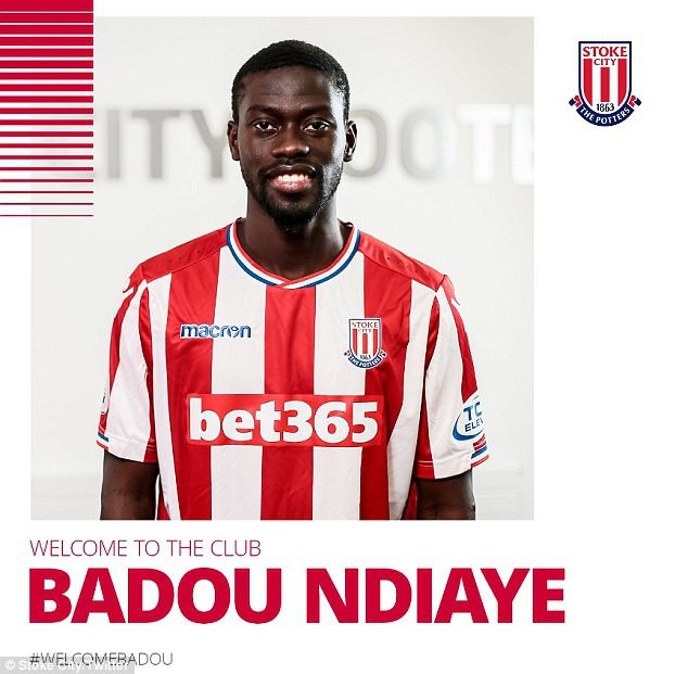 
Badou Ndiaye gia nhập Stoke
