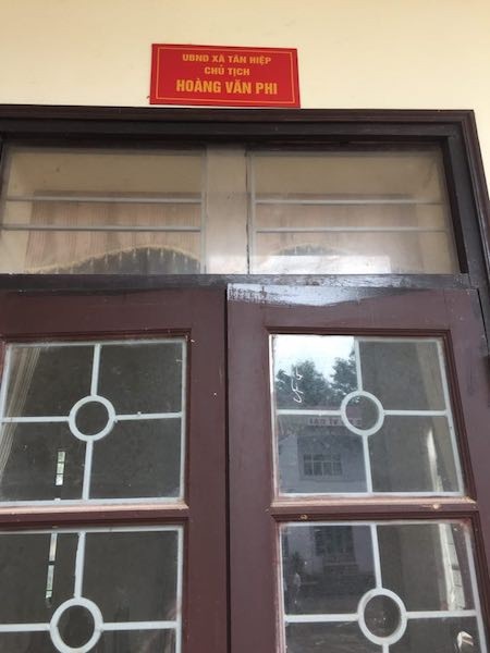 Bắc Giang: Gia hạn điều tra vụ chủ tịch xã bị tố ép và nhận hối lộ ngay tại nhà riêng! - 3
Lãnh đạo UBND xã Tân Hiệp cho biết hiện ông Hoàng Văn Phi đã bị tạm đình chỉ công tác.