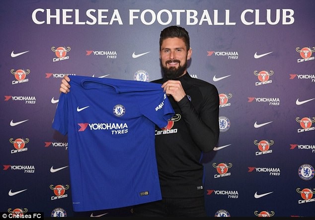
Giroud chia tay Arsenal nhưng vẫn ở London khi thi đấu cho Chelsea
