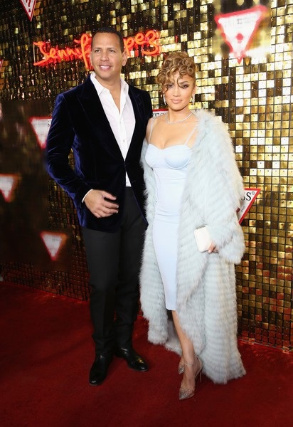 Jennifer Lopez trẻ đẹp ngỡ ngàng - 4
Dù hơn bạn trai 6 tuổi nhưng J.Lo không hề bị già hơn