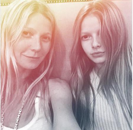 Choáng váng khi hậu duệ nhà “sao” còn tỏa sáng hơn phụ huynh - 13 Cặp mẹ con Gwyneth Paltrow và Apple Martin cùng sở hữu diện mạo xinh đẹp đến nao lòng