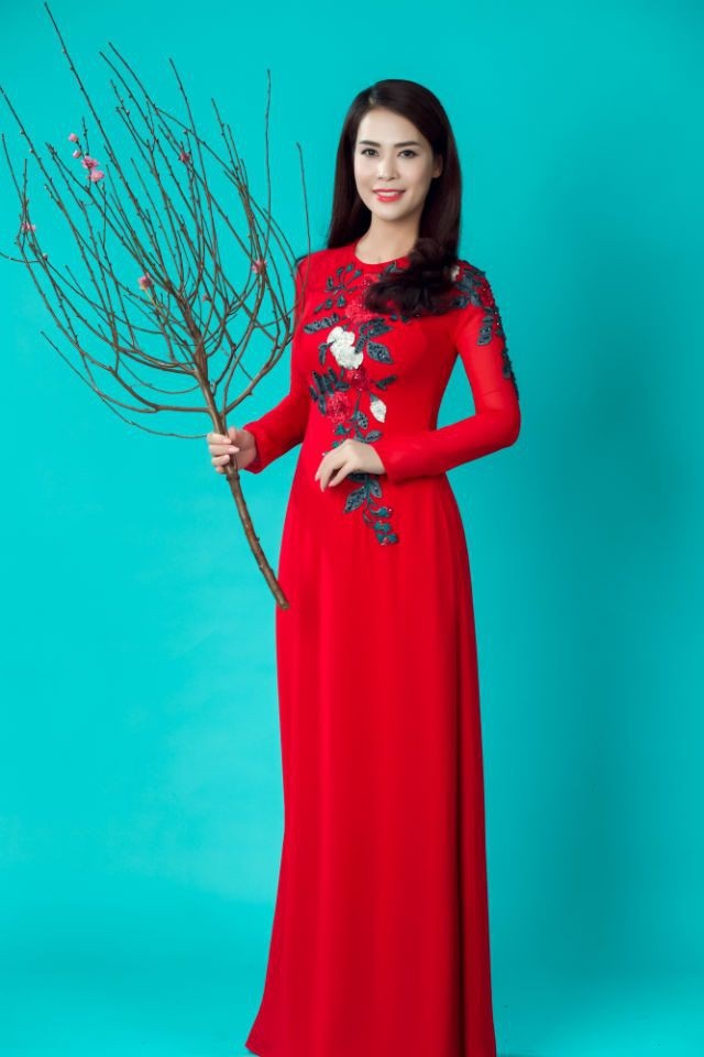 Á hậu Ý Lan khoe vẻ đẹp kiêu kỳ trong Áo dài Xuân - 4 Á hậu Ý Lan khoe vẻ đẹp kiêu kỳ trong Áo dài Xuân - 4