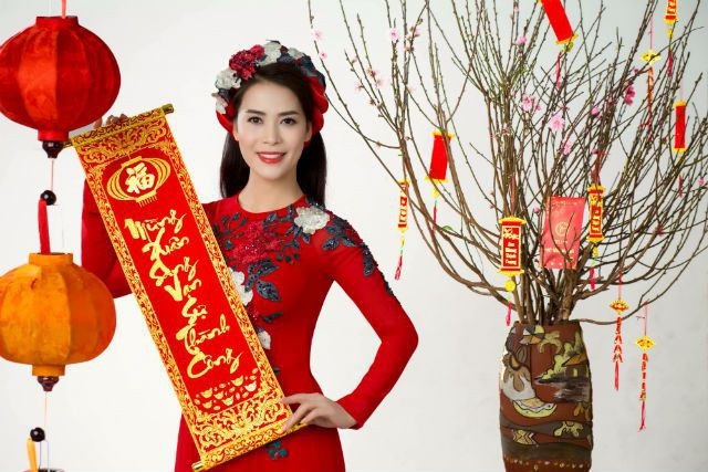 Á hậu Ý Lan khoe vẻ đẹp kiêu kỳ trong Áo dài Xuân - 6 Á hậu Ý Lan khoe vẻ đẹp kiêu kỳ trong Áo dài Xuân - 6