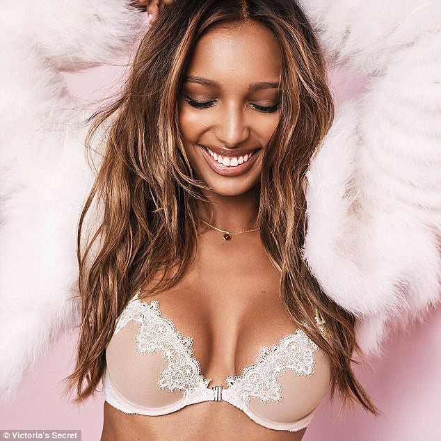Dàn thiên thần nội y sexy đón lễ tình nhân - 10
Jasmine Tookes