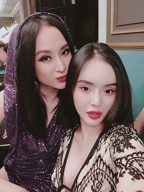 "Cô Đẩu" Công Lý được vợ cũ và con trai đến ủng hộ đóng Táo Quân - 4 Em gái Angela Phương Trinh - Phương Trang đăng ảnh chúc mừng sinh nhật chị gái. Cả hai sở hữu nhan sắc tương đồng và đều xinh đẹp, gợi cảm.