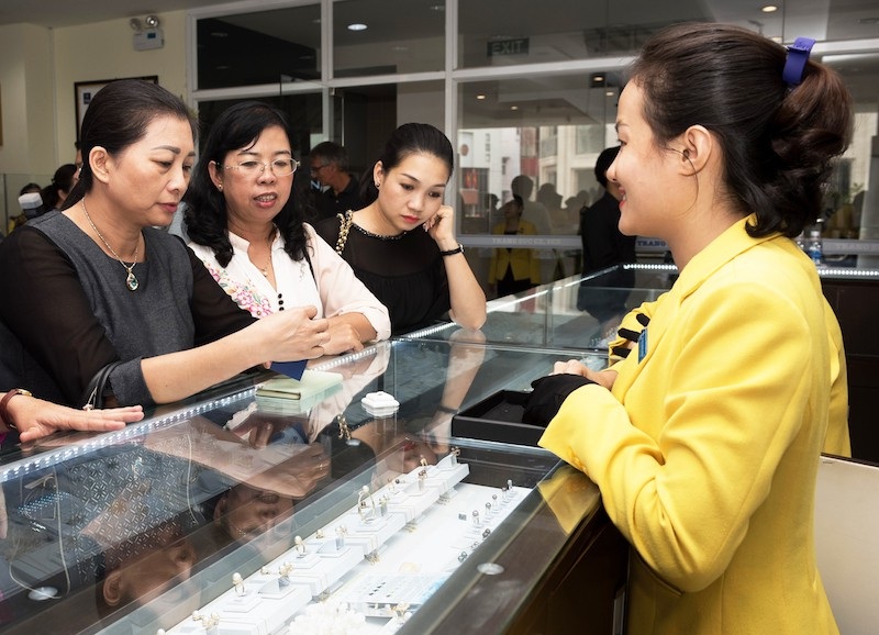PNJ đạt danh hiệu "Hàng Việt Nam chất lượng cao" 21 năm liên tiếp - 3 PNJ luôn đặt khách hàng làm trọng tâm trong mọi hoạt động kinh doanh, phục vụ khách hàng và vì sự hài lòng của khách hàng