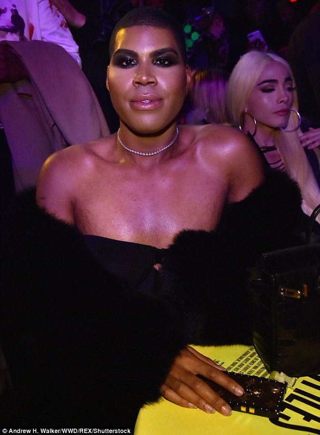 Iskra Lawrence khoe thân hình bốc lửa - 7
Nam diễn viên truyền hình thực tế EJ Johnson