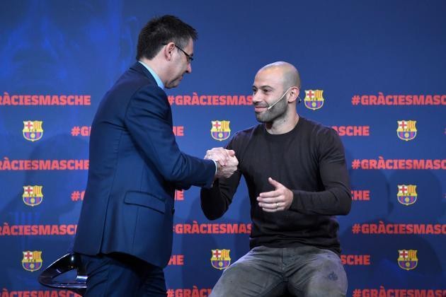 Trước vòng knock-out Champions League: Các đội bóng đã thay đổi ra sao? - 1
Javier Mascherano (phải) đã rời Barcelona để gia nhập đội bóng tại Trung Quốc