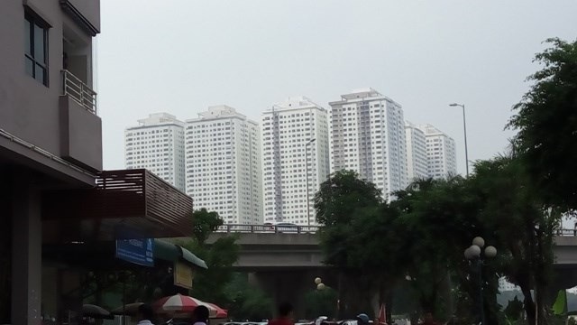 
: 12 tòa cao ốc 40 tầng đã “mọc” lên quỹ đất công cộng 4 ha ở đầu bán đảo Linh Đàm

