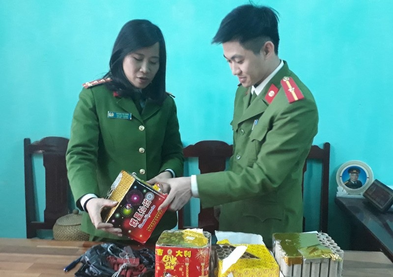 Huy động hơn 3.000 cán bộ xuống địa bàn đảm bảo cho dân ăn Tết - 1 Các đơn vị, lực lượng Công an Thanh Hóa phát hiện nhiều vụ vận chuyển, buôn bán pháo trái phép