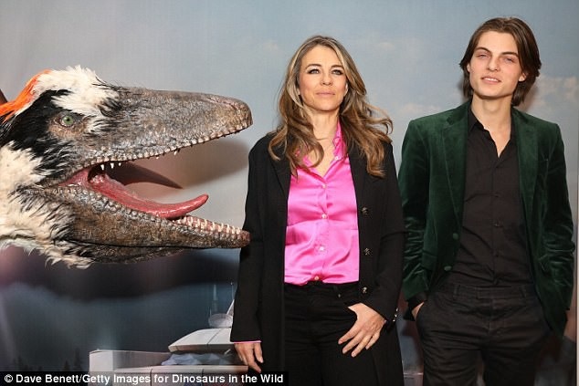 
Damian, 15 tuổi là con trai duy nhất của Elizabeth Hurley và là niềm tự hào của mẹ mình
