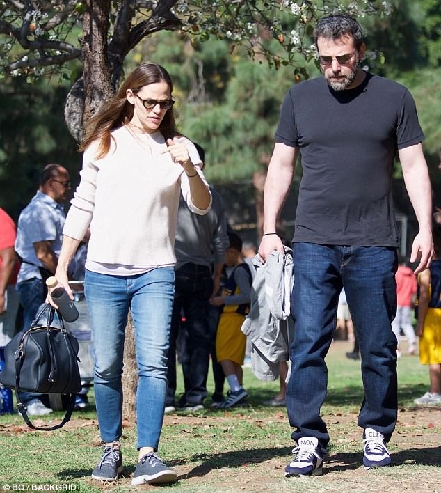 
Cặp đôi luôn đặt ba đứa con lên ưu tiên hàng đầu
