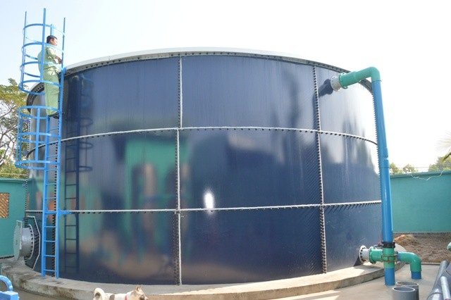 Độc đáo giếng nước nóng ở Sóc Trăng - 1 Bể chứa nước khoáng nóng sau khi xử lý.