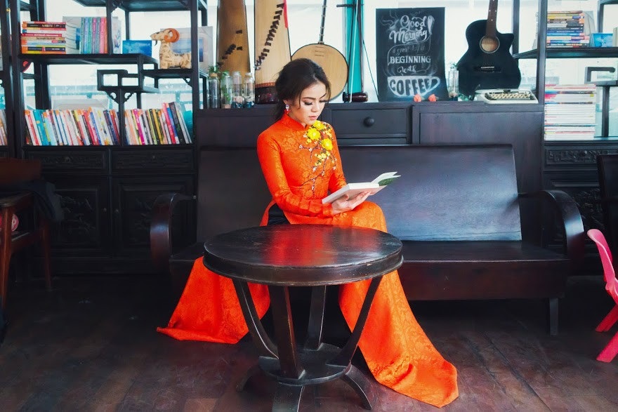 Hải Yến Idol chia sẻ nỗi lòng 8 năm làm dâu chưa được về nhà mẹ ăn Tết - 5 Nữ ca sĩ gốc Hà thành cho biết, 8 năm đi hát, năm nào cũng vậy cô sẽ không nhận lịch diễn từ ngày 23 tháng Chạp, để dành thời khắc đó cho gia đình, bởi với Hải Yến “Tết là dịp dành cho gia đình và cho con trai”.
