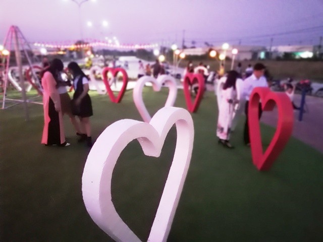 “Con đường tình yêu” của giới trẻ Bạc Liêu trong ngày Valentine - 3 “Con đường tình yêu” của giới trẻ Bạc Liêu trong ngày Valentine - 3