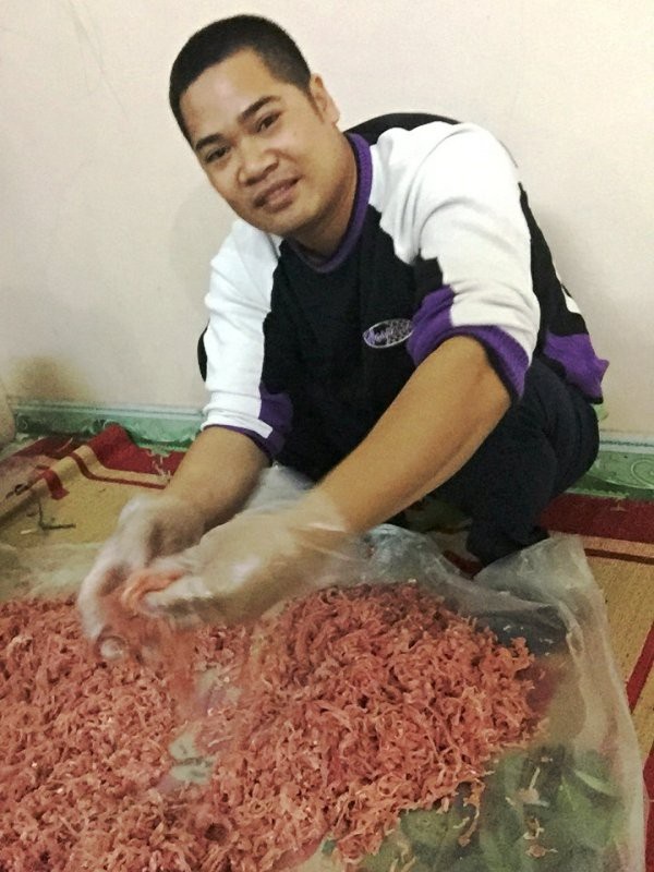 Thịt lợn tươi cùng với da lợn sau khi vừa giết mổ được chế biến để làm nem mới đảm bảo độ tươi ngon khi nem ra lò.