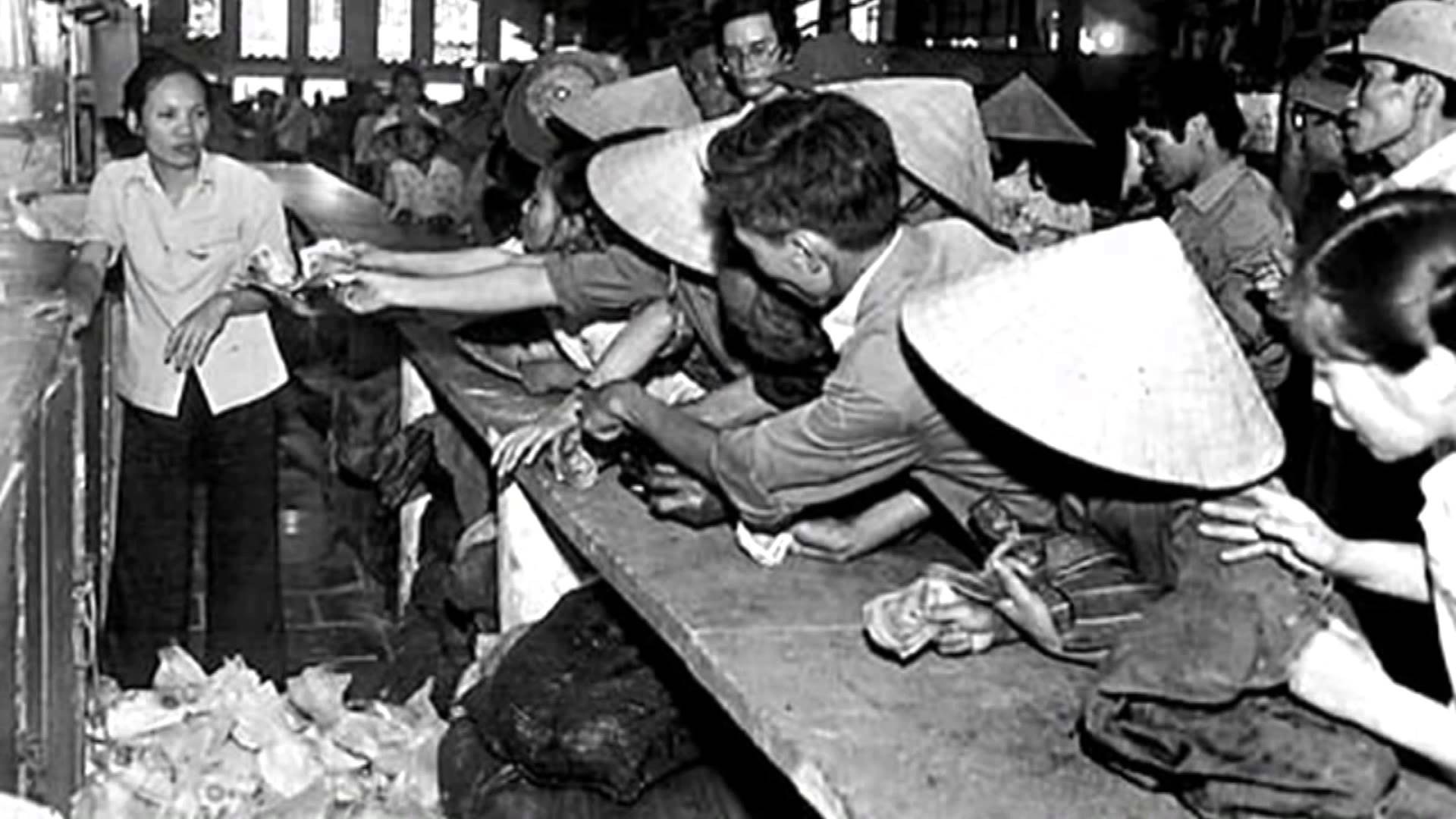 'Cháy' hàng Tết, nhân viên mậu dịch trốn khỏi cửa hàng - 3 'Cháy' hàng Tết, nhân viên mậu dịch trốn khỏi cửa hàng - 3