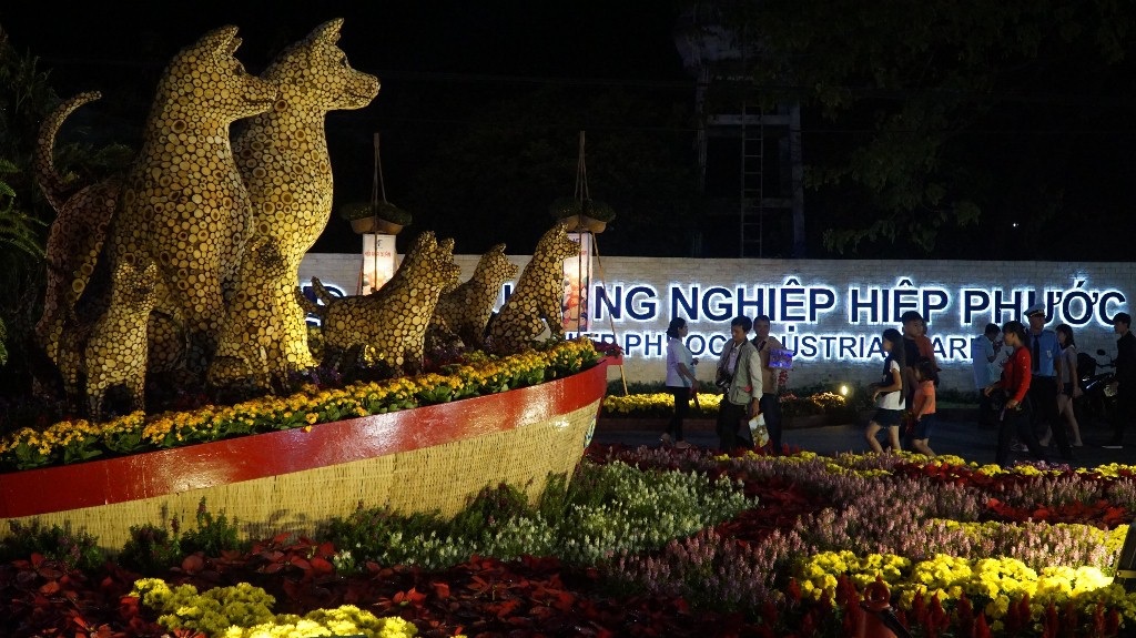 Đường hoa cho công nhân ở Nhà Bè vui Xuân - 1 Đường hoa xuân khu công nghiệp Hiệp Phước