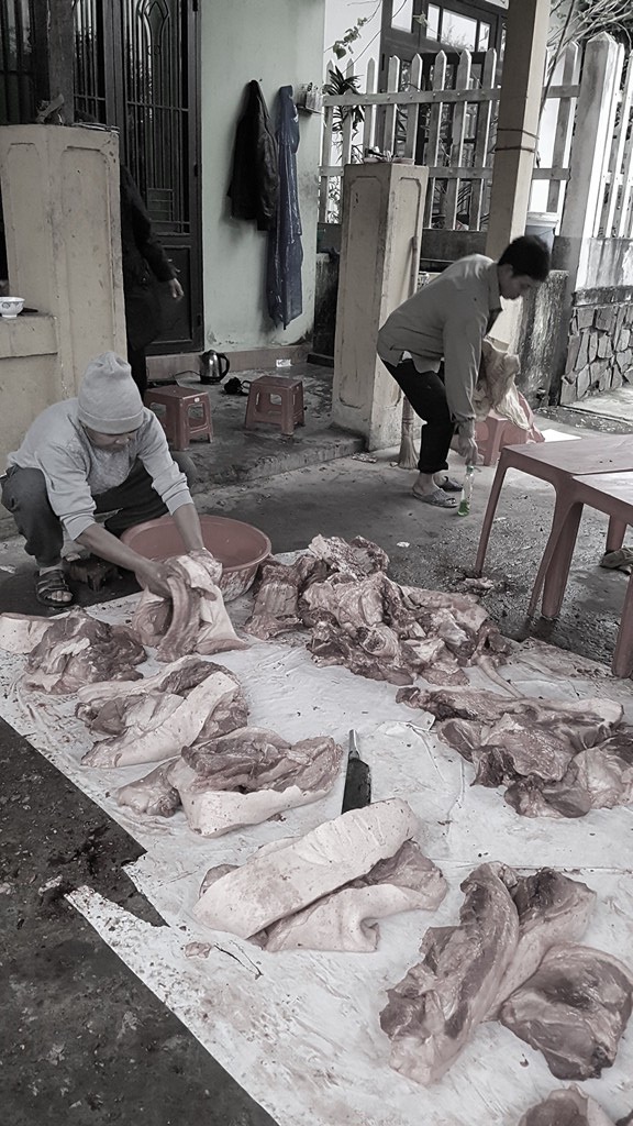 30 Tết, thôn xóm hồ hởi chia thịt bò, heo “nuôi chung” - 4