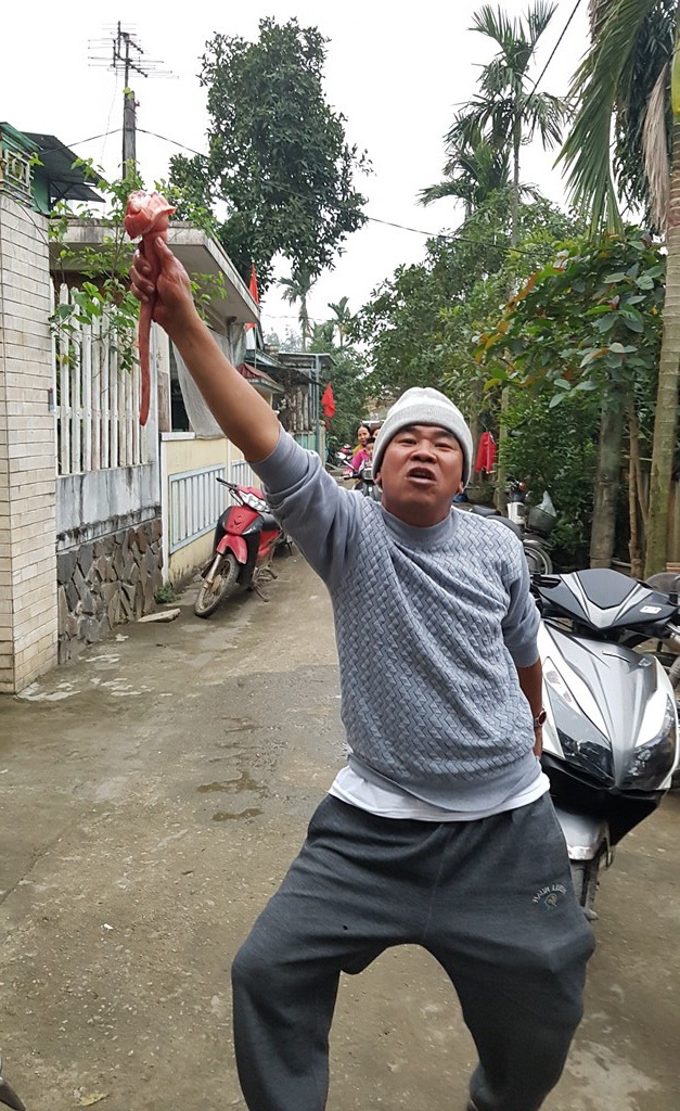 30 Tết, thôn xóm hồ hởi chia thịt bò, heo “nuôi chung” - 7