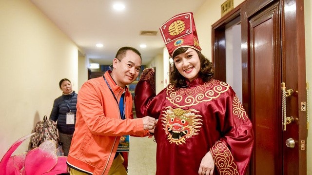 Vân Dung kể kỉ niệm Tết mắc màn… ăn thịt gà trong căn nhà 6m2 đầy muỗi - 2 Nghệ sĩ Vân Dung trong hậu trường Táo Quân 2018 (Ảnh: Toàn Vũ).