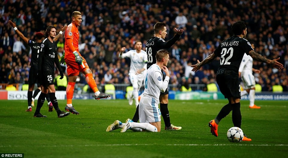 Real Madrid 3-1 PSG: Cú đúp của C.Ronaldo - 3
PSG tiếp tục cho thấy sự non nớt ở đấu trường Champions League