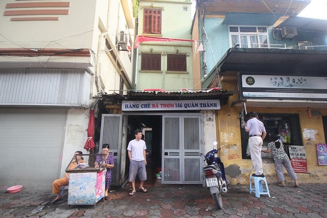 Gần 90 kỳ báo giải cứu hơn 10 hộ dân thủ đô khỏi tận cùng đau khổ! - 3
Ngày 14/10/2017, đường cống biển số nhà 146 Quán Thánh cuối cùng cũng đã được xuyên phá khơi thông.