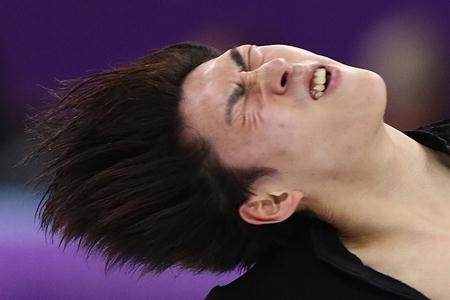 “50 sắc thái” diễn sâu của các vận động viên tại Olympic mùa Đông - 2 Keiji Tanaka cũng có phút thả hồn hết nấc trên sân băng thi đấu