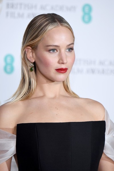 Angelina Jolie quyến rũ trên thảm đỏ - 12
Jennifer Lawrence đẹp như tượng
