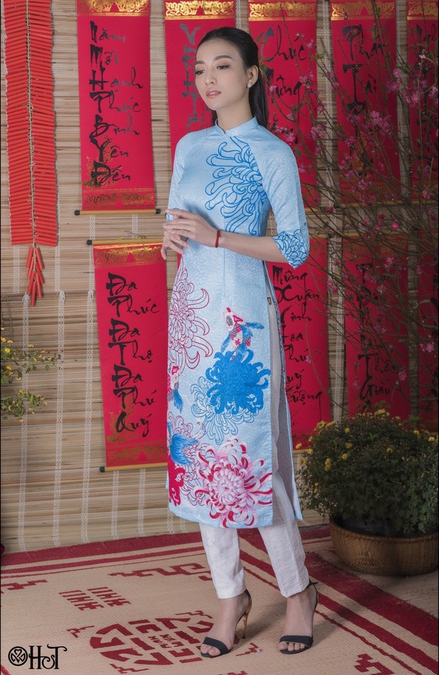 Diện áo dài tôn dáng đón Xuân sang - 4 Chất liệu gấm lá vân nổi mang đến phom dáng đẹp cho chiếc áo dài