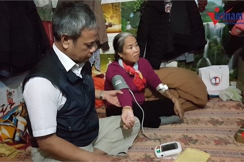 Chuyện tình xúc động ở "xóm chạy thận" - 1 vo chong
