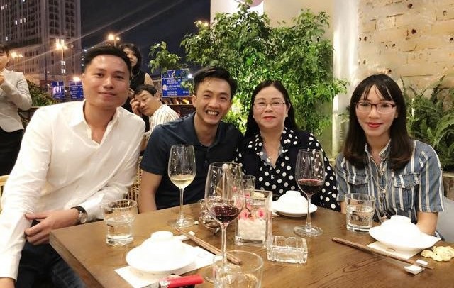 Ngắm căn nhà nội thất tiền tỷ của bạn gái Cường Đô La - 11
Cường Đô La đã gặp gỡ với mẹ ruột của Đàm Thu Trang trong một bữa tiệc dịp đầu năm.