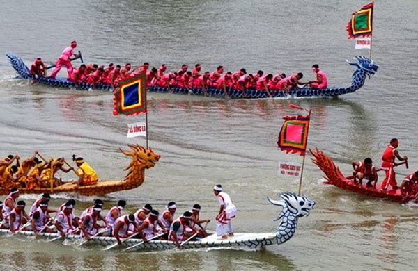 Hà Nội lần đầu tổ chức bơi chải thuyền rồng tại hồ Tây - 1 Đây là lần đầu tiên Hà Nội tổ chức hoạt động này với hy vọng bơi chải thuyền rồng sẽ trở thành “đặc sản” của Hà Nội vào mỗi dịp đầu xuân năm mới (Ảnh minh họa).