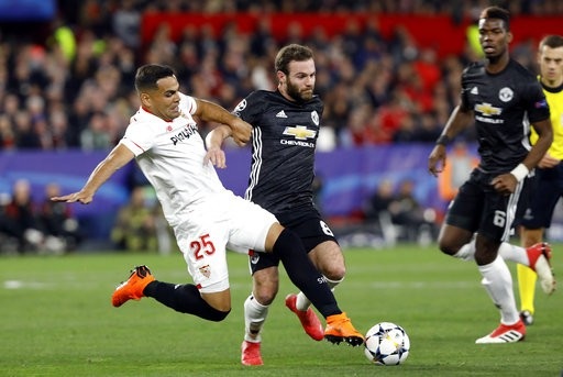 Sevilla 0-0 MU: De Gea giúp đội khách "lành lặn" trở về - 5
Mercado (trái) trong nỗ lực truy cản pha đi bóng của Mata