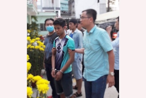 Chuyện chưa kể về quá trình truy bắt nghi can sát hại 5 người đêm giao thừa - 1 Hung thủ Nguyễn Hữu Tình được di lý từ Long An về TP Hồ Chí Minh điều tra, xử lý.