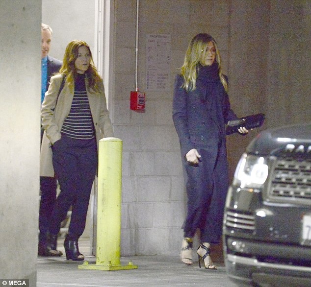 
Cách đây ít ngày ngôi sao phim Những người bạn và chồng trẻ Justin Theroux đã thông báo tin chia tay nhau sau 2 năm rưỡi kết hôn
