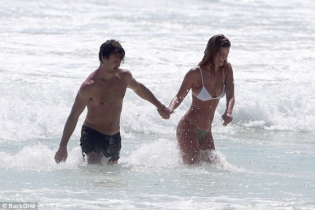 Nina Agdal hò hẹn với "phi công trẻ" sau khi chia tay Leonardo DiCaprio - 11 Nina Agdal hò hẹn với "phi công trẻ" sau khi chia tay Leonardo DiCaprio - 11