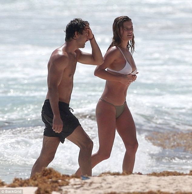 Nina Agdal hò hẹn với "phi công trẻ" sau khi chia tay Leonardo DiCaprio - 8 Nina Agdal hò hẹn với "phi công trẻ" sau khi chia tay Leonardo DiCaprio - 8